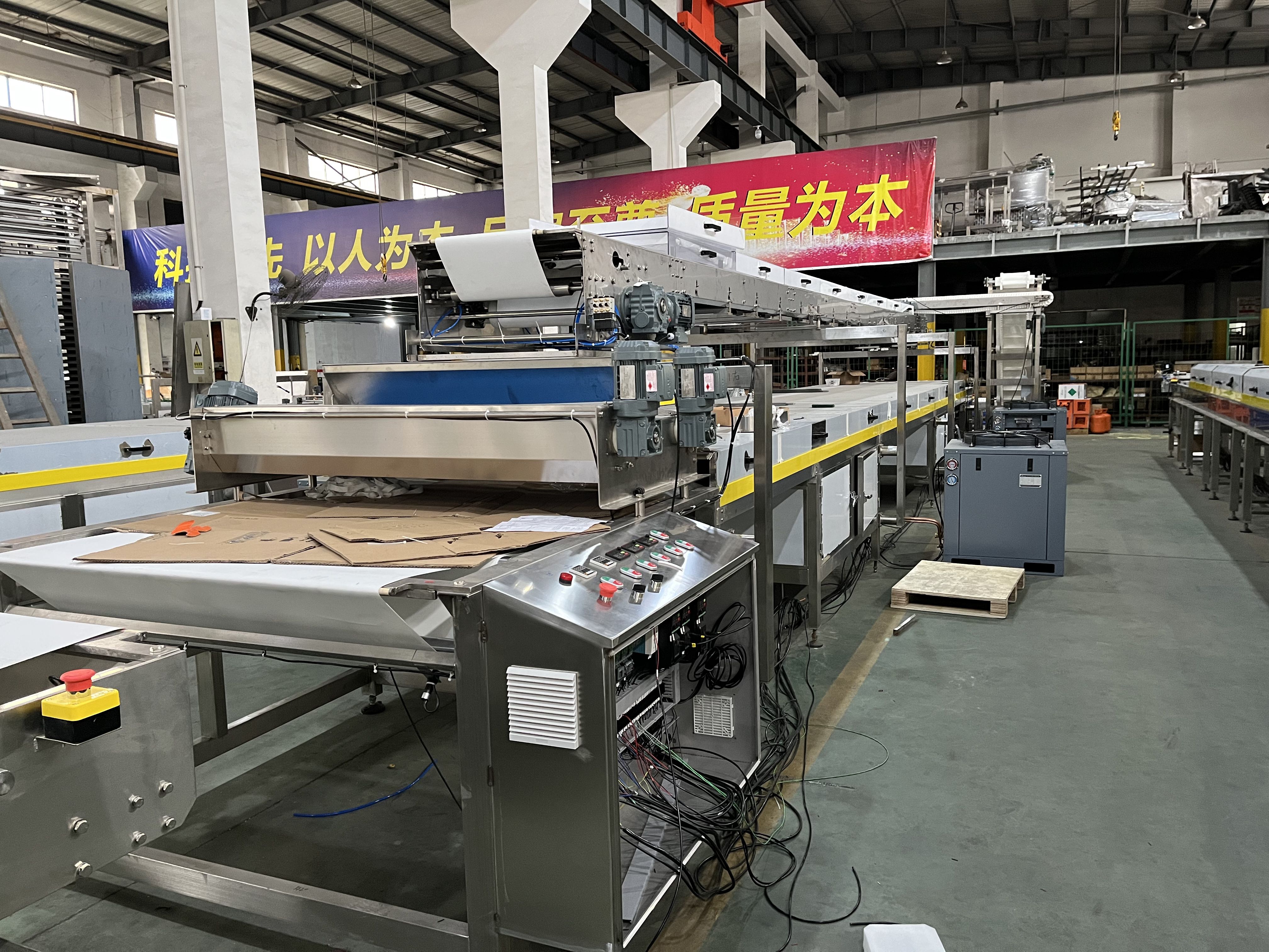 Derniers blogs de l'entreprise sur Décoration et refroidissement de popcorn à double couleur