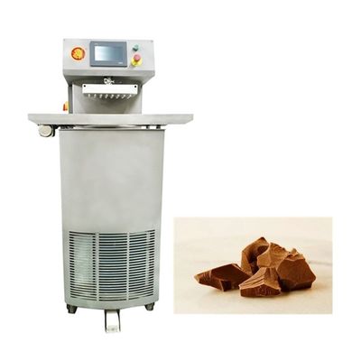 Les boulangers utilisent une machine à chocolat de 25 litres pour les petites entreprises